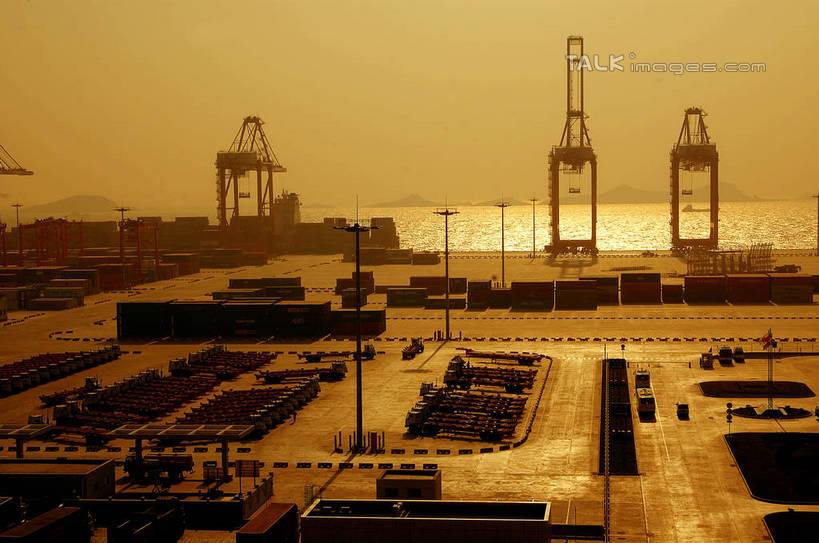 无人,码头,横图,室外,白天,正面,旅游,度假,技术,海浪,海洋,美景,日落,标志建筑,地标,港口,建筑,中国,亚洲,阴影,光线,影子,景观,浪花,晚霞,霞光,落日,集装箱,背光,娱乐,设备,货柜,建设,浙江,浙江省,施工,阳光,自然,海水,黄昏,箱子,享受,休闲,机械,起重机,旅游胜地,景色,彩霞,放松,运输,工程,自然风光,逆光,海景,东亚,物流,洋山港,洋山深水港,中华人民共和国,华东地区,浙,舟山,舟山市,夕照,薄暮,大海,风浪,海,海水的波动,近岸浪,涌浪,夕阳,彩图,傍晚,摆渡口,埠头,渡口,渡头,港湾,海港,货运码头,口岸,商港,深水港,斜阳,崎岖列岛,嵊泗县,洋山镇,shzxz1