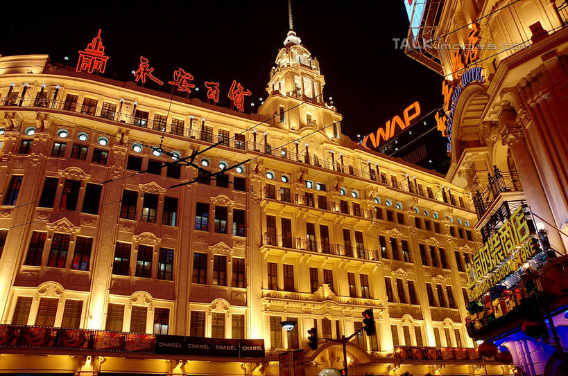 无人,商店,横图,彩色,室外,夜晚,长时间曝光,仰视,购物,度假,消费,美景,城市风光,超市,城市,霓虹灯,商场,夜景,上海,中国,亚洲,阴影,朦胧,模糊,光线,标志,文字,影子,字符,景观,灯光,七彩,娱乐,光源,标识,霓虹,灯,南京路,享受,休闲,汉字,景色,放松,金融,百货,永安百货,南京路步行街,申,照明设备,中文,曝光,选购,贸易,百货公司,黄浦区,东亚,上海市,中华人民共和国,沪,华东地区,氖灯,血拼,国文,华文,彩图,低角度拍摄,购物商场,购物中心,商业中心,永安,shzxz1