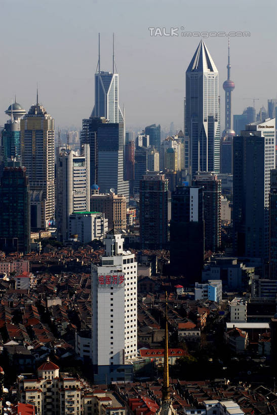 无人,高楼大厦,竖图,室外,白天,正面,度假,美景,植物,城市风光,标志建筑,城市,大厦,地标,建筑,摩天大楼,上海,中国,亚洲,阴影,光线,影子,景观,娱乐,建设,东方明珠,黄浦江,金茂大厦,浦东,树,树木,蓝色,绿色,蓝天,天空,阳光,自然,外滩,天,享受,休闲,景色,放松,环球金融中心,生长,晴朗,成长,申,电视塔,柏悦酒店,国际贸易金融中心,合生国际大厦,花旗集团大厦,黄浦区,金融中心,陆家嘴,陆家嘴金融中心,明天广场,浦东新区,上海环球金融中心,香格里拉酒店,震旦国际大楼,东亚,东方明珠电视塔,静安区,上海市,威海路,上海四季酒店,万里无云,中华人民共和国,沪,华东地区,晴空,晴空万里,彩图,大楼,高层建筑,高楼,摩天楼,黄埔滩,上海外滩,外黄埔滩,黄陂北路,shzxz1