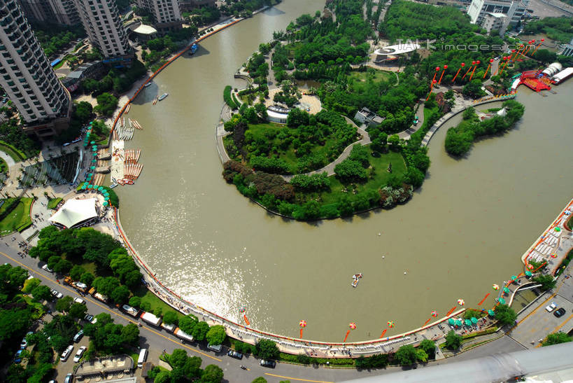 无人,高楼大厦,横图,全景,俯视,航拍,室外,白天,度假,草地,草坪,河流,美景,水,天际线,植物,城市风光,城市,大厦,建筑,摩天大楼,上海,中国,亚洲,阴影,光线,影子,河水,景观,水流,娱乐,建设,草,树,树木,绿色,阳光,自然,享受,休闲,景色,放松,生长,成长,申,鸟瞰,东亚,普陀区,中远两湾城,上海市,中华人民共和国,沪,华东地区,彩图,高角度拍摄,大楼,高层建筑,高楼,摩天楼,shzxz1