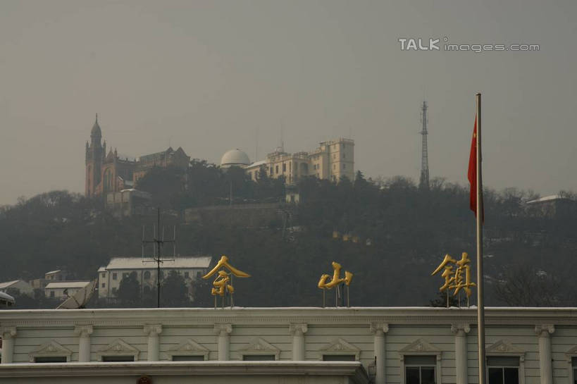 无人,公园,天文台,横图,室外,白天,正面,旅游,度假,实验,森林,树林,雪,植物,大雪,标志建筑,地标,建筑,旗帜,上海,中国,亚洲,一面,研究,科学,标志,文字,字符,积雪,雪景,冬季,冬天,娱乐,标识,旗子,建设,树,树木,绿色,天空,自然,天,享受,休闲,汉字,旅游胜地,放松,寒冷,生长,成长,申,科研,国家公园,天文,中文,检验,东亚,佘山,松江区,上海市,中华人民共和国,沪,华东地区,佘山天文台,严寒,国文,华文,旌旗,旗号,观测,观象台,山岳台,彩图,佘山国家森林公园,shzyn1