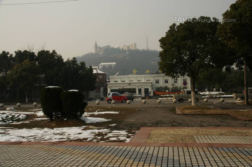 无人,公园,天文台,横图,室外,白天,正面,旅游,度假,实验,森林,树林,雪,植物,大雪,标志建筑,地标,建筑,上海,中国,亚洲,研究,科学,标志,文字,字符,积雪,雪景,冬季,冬天,娱乐,标识,建设,树,树木,绿色,天空,自然,天,享受,休闲,汉字,旅游胜地,放松,寒冷,生长,成长,申,科研,国家公园,天文,中文,检验,东亚,佘山,松江区,上海市,中华人民共和国,沪,华东地区,佘山天文台,严寒,国文,华文,观测,观象台,山岳台,彩图,佘山国家森林公园,shzyn1