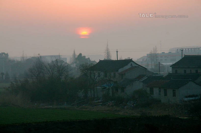 无人,家,横图,室外,白天,正面,旅游,度假,草地,草坪,日出,美景,太阳,植物,上海,中国,亚洲,房屋,屋子,景观,朝霞,晨曦,黎明,娱乐,楼房,住宅,草,树,树木,绿色,阳光,自然,享受,休闲,景色,放松,奉贤区,生长,成长,申,自然风光,东亚,上海市,中华人民共和国,沪,华东地区,朝阳,彩图,卯时,破晓,日始,房子,shzyn1