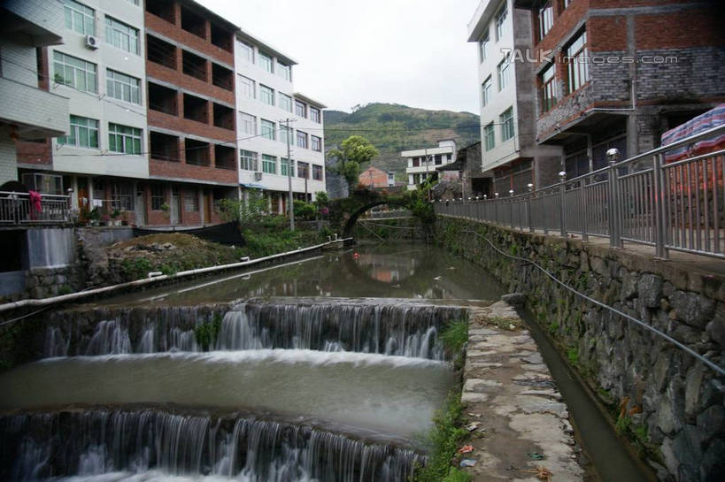 无人,家,横图,室外,白天,正面,旅游,度假,河流,美景,瀑布,水,植物,中国,亚洲,飞溅,溅,液体,房屋,屋子,河水,景观,水滴,水流,公寓,娱乐,洋房,浙江,楼房,住宅,水珠,树,树木,浙江省,绿色,天空,自然,天,享受,休闲,景色,放松,生长,成长,喷洒,自然风光,东亚,永嘉,中华人民共和国,华东地区,浙,茗岙,温州,温州市,跌水,彩图,房子,茗岙乡,永嘉县,shzyn1