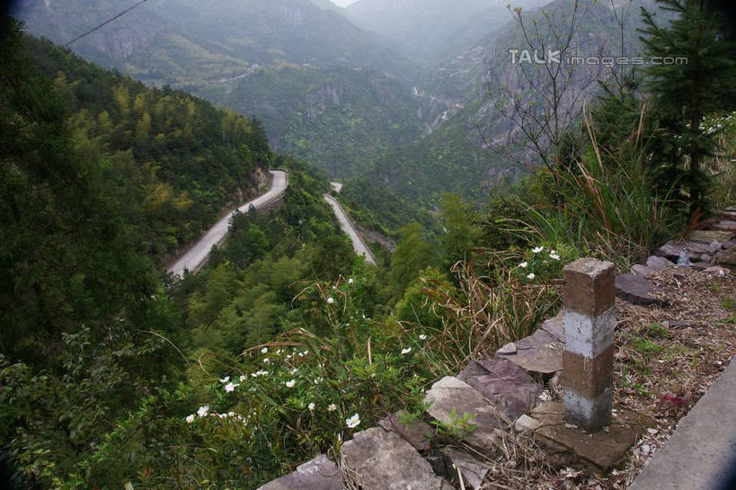 无人,横图,俯视,室外,白天,旅游,度假,石头,美景,森林,山,山脉,树林,植物,道路,路,楠溪江,中国,亚洲,石子,景观,山峰,小路,交通,山峦,娱乐,浙江,树,树木,浙江省,绿色,自然,群山,享受,休闲,景色,放松,乡间小路,生长,成长,自然风光,东亚,永嘉,中华人民共和国,华东地区,浙,温州,温州市,石块,岩石,彩图,高角度拍摄,永嘉县,shzyn1