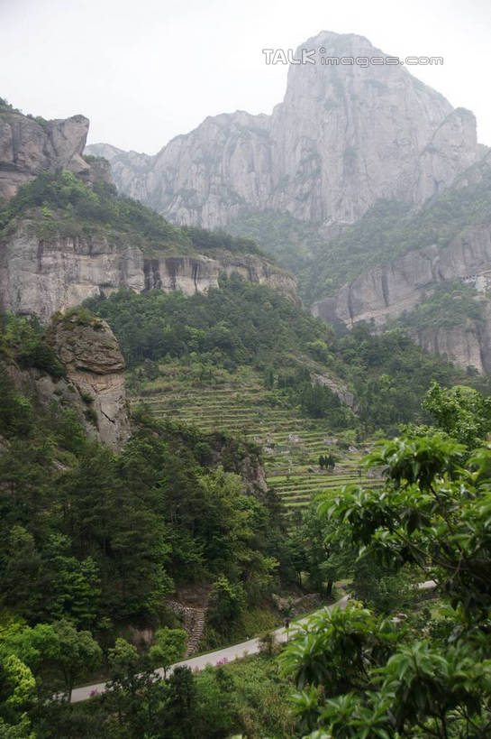 无人,竖图,室外,白天,仰视,旅游,度假,石头,美景,森林,山,山脉,树林,植物,道路,路,楠溪江,中国,亚洲,石子,景观,山峰,小路,交通,山峦,娱乐,浙江,树,树木,浙江省,绿色,天空,自然,群山,天,享受,休闲,景色,放松,乡间小路,生长,成长,自然风光,东亚,永嘉,中华人民共和国,华东地区,浙,温州,温州市,石块,彩图,低角度拍摄,永嘉县,shzyn1