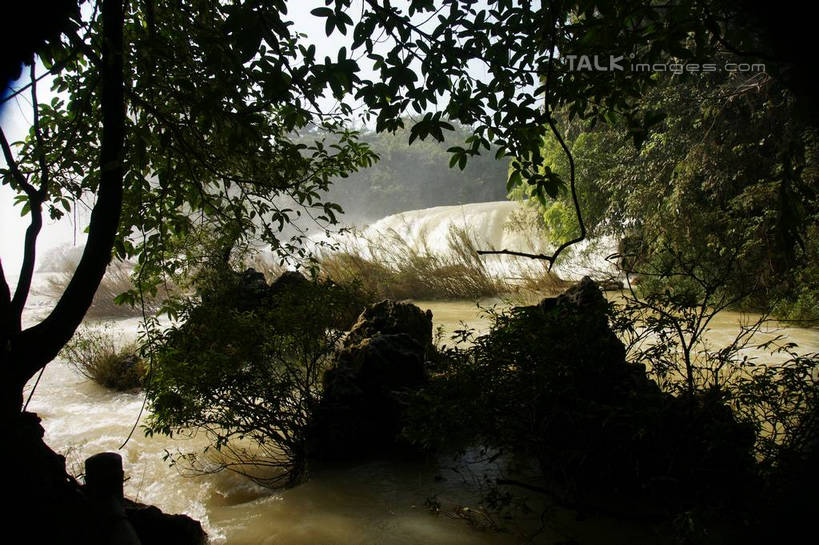 无人,横图,室外,白天,正面,旅游,度假,河流,美景,瀑布,森林,山,山脉,树林,水,植物,中国,亚洲,阴影,飞溅,溅,光线,液体,影子,河水,景观,山峰,水滴,水流,山峦,娱乐,水珠,树,树木,绿色,阳光,自然,群山,享受,休闲,景色,放松,生长,成长,广西,喷洒,自然风光,东亚,德天瀑布,广西壮族自治区,德天跨国大瀑布,中华人民共和国,桂,华南地区,崇左,崇左市,大新,大新县,硕龙镇,跌水,彩图,shzyn1