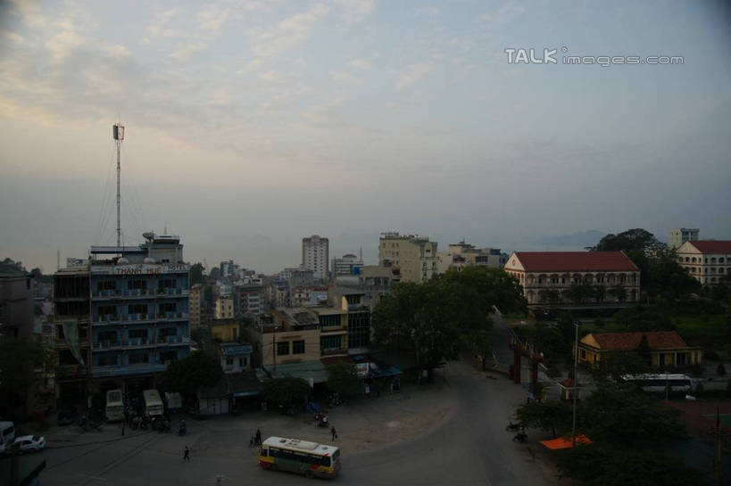 无人,家,横图,俯视,航拍,室外,白天,度假,美景,山,山脉,树林,植物,城市风光,城市,道路,路,公路,越南,亚洲,房屋,屋子,景观,山峰,云,云朵,交通,山峦,首都,云彩,娱乐,楼房,住宅,树,树木,蓝色,绿色,白云,蓝天,天空,自然,群山,天,享受,休闲,景色,放松,东南亚,生长,晴朗,成长,鸟瞰,河内,越南社会主义共和国,百花春城,晴空,马路,彩图,高角度拍摄,房子,shzyn1