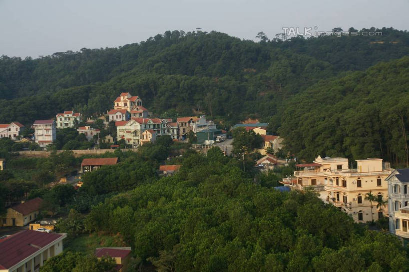 无人,家,横图,俯视,航拍,室外,白天,度假,美景,山,山脉,树林,植物,城市风光,城市,越南,亚洲,房屋,屋子,景观,山峰,山峦,首都,娱乐,楼房,住宅,树,树木,蓝色,绿色,蓝天,天空,自然,群山,天,享受,休闲,景色,放松,东南亚,生长,晴朗,成长,鸟瞰,河内,万里无云,越南社会主义共和国,百花春城,晴空,晴空万里,彩图,高角度拍摄,房子,shzyn1