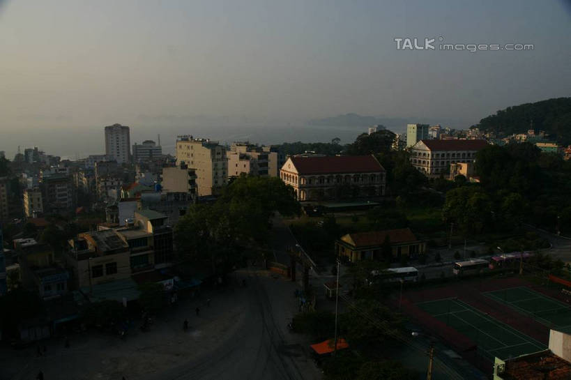 无人,家,横图,俯视,航拍,室外,白天,度假,美景,山,山脉,树林,植物,城市风光,城市,道路,路,公路,越南,亚洲,房屋,屋子,景观,山峰,交通,山峦,首都,娱乐,楼房,住宅,树,树木,蓝色,绿色,蓝天,天空,自然,群山,天,享受,休闲,景色,放松,东南亚,生长,晴朗,成长,鸟瞰,河内,万里无云,越南社会主义共和国,百花春城,晴空,晴空万里,马路,彩图,高角度拍摄,房子,shzyn1