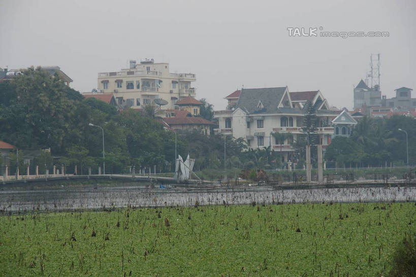无人,家,横图,室外,白天,正面,度假,草地,草坪,河流,美景,水,植物,城市风光,城市,越南,亚洲,房屋,屋子,河水,景观,水流,公寓,首都,娱乐,洋房,楼房,住宅,草,树,树木,绿色,天空,自然,天,享受,休闲,景色,放松,东南亚,生长,成长,河内,越南社会主义共和国,百花春城,彩图,房子,shzyn1