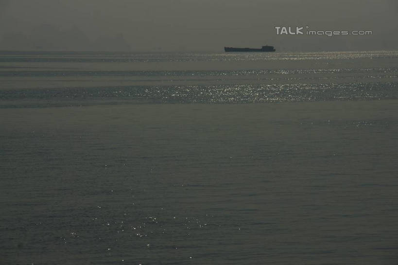 无人,横图,室外,白天,正面,旅游,度假,海浪,海洋,美景,轮船,船,越南,亚洲,一艘,景观,浪花,水平线,辽阔,海平线,娱乐,天空,自然,海水,交通工具,天,享受,休闲,广阔,景色,放松,东南亚,一望无际,自然风光,载具,海景,下龙湾,越南社会主义共和国,自然遗产,广宁省,无边无际,一马平川,大海,风浪,海,海水的波动,近岸浪,涌浪,彩图,水天相接,水天一线,shzyn1