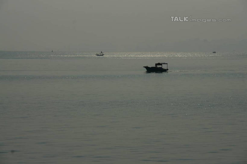 无人,横图,室外,白天,正面,旅游,度假,海浪,海洋,美景,轮船,船,越南,亚洲,景观,浪花,水平线,辽阔,海平线,娱乐,天空,自然,海水,交通工具,天,享受,休闲,广阔,景色,放松,东南亚,一望无际,自然风光,载具,三艘,海景,下龙湾,越南社会主义共和国,自然遗产,广宁省,无边无际,一马平川,大海,风浪,海,海水的波动,近岸浪,涌浪,彩图,水天相接,水天一线,shzyn1