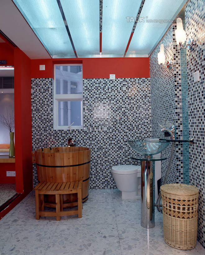 无人,家,竖图,室内,白天,正面,建材,别墅,家具,卫生间,浴室,装修,建筑,照明,欧式,阴影,环保,装饰,光线,壁灯,材料,瓷砖,纺织物,木桶,桶,影子,房屋,墙,屋子,公寓,灯光,垃圾桶,豪华,建设,现代,装潢,洋房,楼房,墙砖,墙壁,墙面,住宅,灯,容器,灯具,毛巾,室内装潢,清洁,建造,能源,储藏,保暖,垃圾箱,样板房,明亮,照亮,回收,资源,舒适,家居装潢,照明设备,储存,房屋设计,地中海风格,古典风格,简约风格,利用,室内设计,低碳,宽敞,透气,浴桶,循环,防水,样板房装潢,持续,储水,耐磨,吸水,设计,淋浴房,彩图,冲凉房,房子,沐浴间,沐浴室,墙面砖,贮存,szzm1