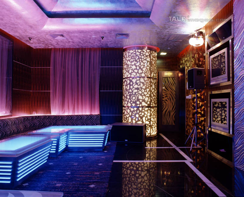 无人,横图,室内,白天,正面,天花板,照明,阴影,装饰,光线,纹路,纹理,影子,墙,灯光,顶灯,墙壁,墙面,灯,灯具,ktv包厢,包厢,华丽,修饰,照亮,点缀,照明设备,歌厅,包房,肌理,衬托,美观,雅致,雅观,ktv包房,彩图,卡拉ok,szzm1