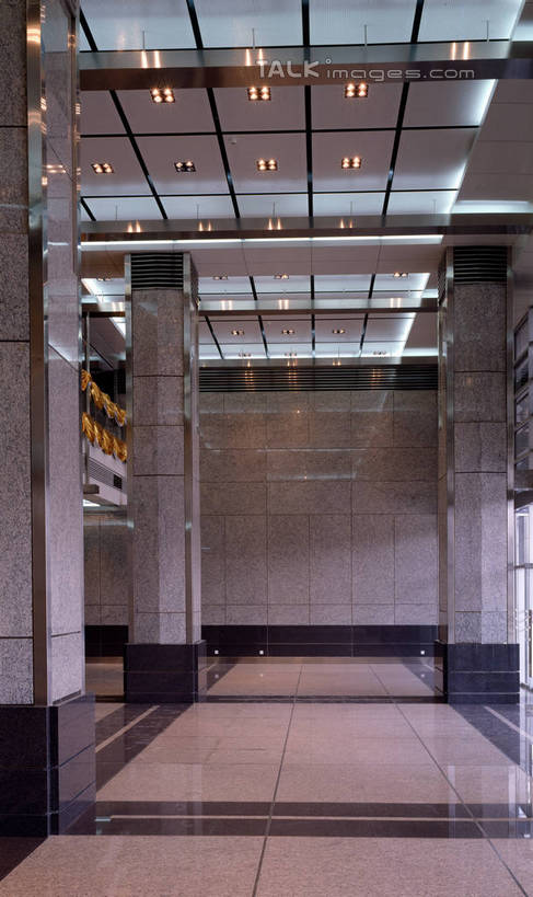 无人,竖图,室内,白天,正面,照明,阴影,光线,瓷砖,地砖,影子,柱子,墙,走道,走廊,过道,灯光,地面,顶灯,墙壁,墙面,灯,灯具,照亮,照明设备,彩图,szzm1