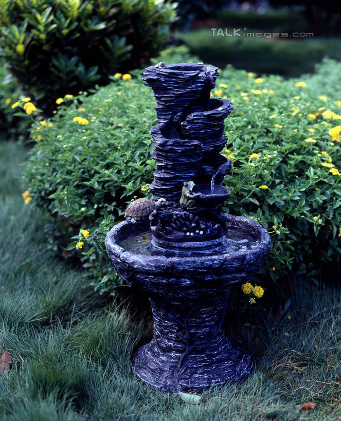 无人,竖图,室外,白天,正面,草地,草坪,石头,美景,山,树林,水,植物,阴影,艺术,光线,石子,液体,影子,手工艺品,景观,山峰,水池,水滴,山峦,文化,草,树,树木,绿色,阳光,自然,工艺品,假山,景色,生长,成长,高雅,自然风光,自信心,品位,石块,岩石,彩图,小山,szzm1