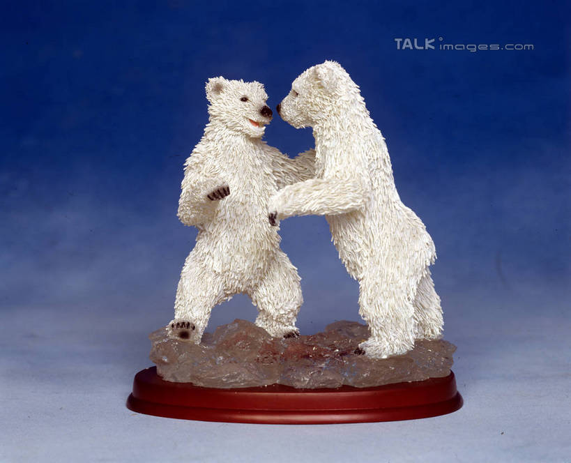 无人,站,横图,室内,特写,白天,正面,北极熊,野生动物,熊,静物,雕塑,两头,阴影,蓝色背景,艺术,装饰,反射,雕刻,雕像,影子,注视,相视,白色,动物,工艺品,观察,看,站着,面对面,摄影,影棚,观看,纪念,对视,美术,察看,互视,关注,打斗,主题,相对,凶猛,底座,陈列,相看,功能,美学,残暴,凶残,白熊,站立,彩图,全身,影棚拍摄,拍摄,szzm1