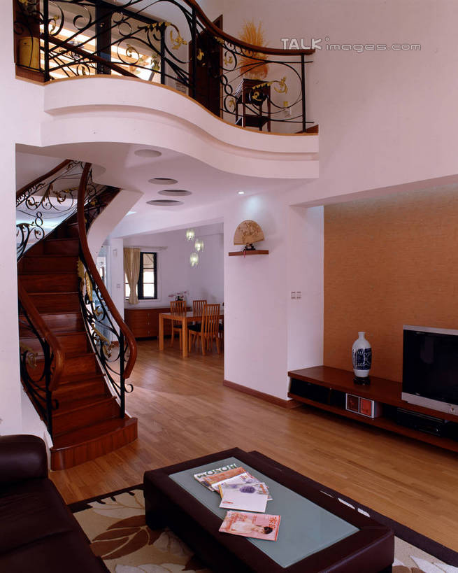 无人,家,客厅,栏杆,竖图,室内,白天,正面,阅读,别墅,地板,柜子,家具,沙发,装修,桌子,建筑,杂志,电视,欧式,学习,阴影,装饰,反射,影子,房屋,墙,屋子,公寓,围栏,走道,走廊,过道,地面,豪华,茶几,建设,现代,装潢,洋房,护栏,楼房,木地板,墙壁,墙面,住宅,白色,电视柜,室内装潢,看,读书,浏览,样板房,明亮,起居室,舒适,家居装潢,储存,彩电,房屋设计,地中海风格,古典风格,简约风格,布艺沙发,室内设计,宽敞,样板房装潢,彩色电视机,显像管屏,显像管屏幕,客堂,储备,蕴藏,贮备,设计,电视机,彩图,房子,视听柜,贮存,szzm1