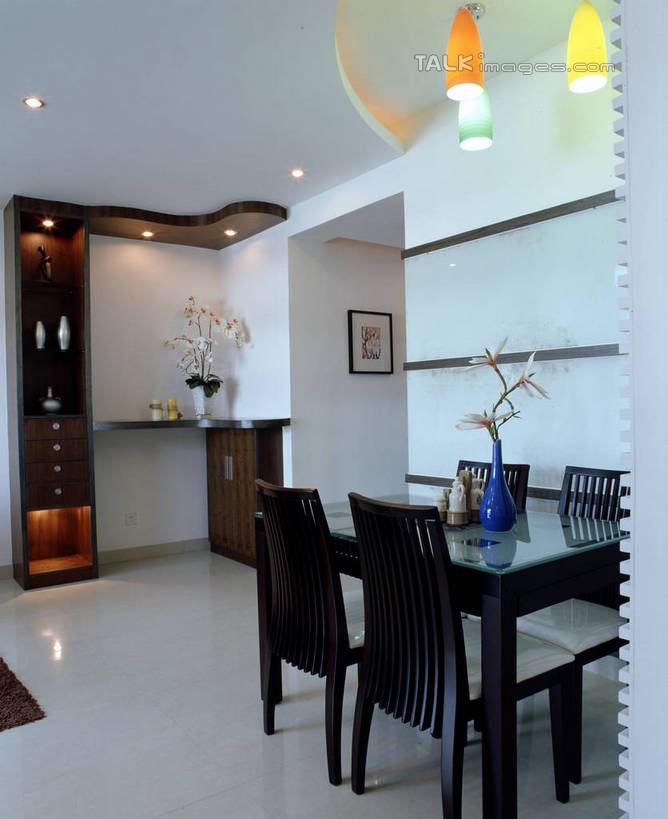 无人,家,竖图,室内,白天,正面,绘画,植物,别墅,餐桌,家具,门,天花板,装修,桌子,建筑,椅子,照明,欧式,阴影,艺术,装饰,盛开,光线,瓷砖,地砖,盆栽,影子,饭厅,房屋,墙,屋子,公寓,走道,走廊,过道,灯光,盆景,地面,古典,豪华,花蕾,文化,建设,现代,装潢,洋房,楼房,顶灯,墙壁,墙面,住宅,灯,花,花瓣,花朵,鲜花,绿色,自然,工艺品,灯具,门框,室内装潢,花苞,花蕊,品味,生长,成长,餐台,样板房,明亮,照亮,美术,高雅,舒适,家居装潢,照明设备,挂画,房屋设计,地中海风格,古典风格,简约风格,室内设计,宽敞,样板房装潢,美学,设计,装饰画,彩图,房子,szzm1