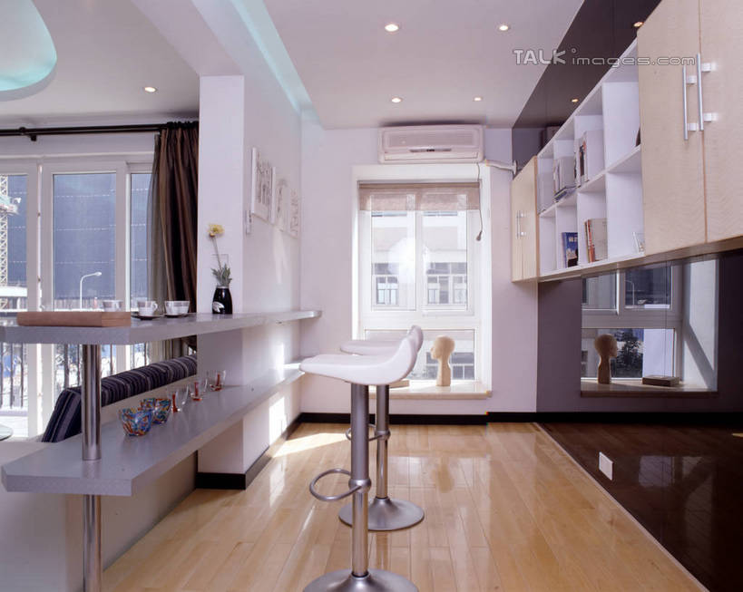 无人,家,横图,室内,白天,正面,别墅,餐桌,地板,柜子,家具,天花板,装修,桌子,建筑,花瓶,椅子,欧式,阴影,装饰,盛开,光线,影子,饭厅,房屋,墙,屋子,公寓,走道,走廊,过道,灯光,地面,储物柜,豪华,花蕾,建设,现代,装潢,洋房,楼房,木地板,墙壁,墙面,住宅,玻璃制品,花,花瓣,花朵,鲜花,白色,玻璃瓶,瓶子,室内装潢,花苞,花蕊,餐台,吧椅,华丽,修饰,样板房,明亮,点缀,舒适,家居装潢,储存,房屋设计,地中海风格,古典风格,简约风格,室内设计,宽敞,样板房装潢,衬托,美观,雅致,雅观,吧台椅,酒吧椅,储备,蕴藏,贮备,设计,彩图,房子,贮存,szzm1