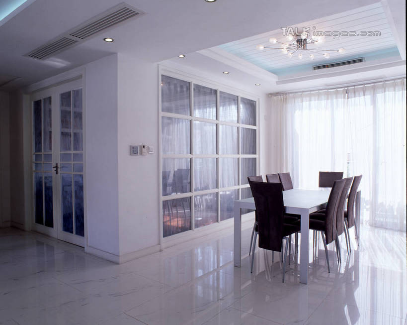 无人,家,横图,室内,白天,正面,别墅,餐桌,窗户,家具,落地窗,门,天花板,装修,桌子,建筑,椅子,欧式,阴影,装饰,反射,瓷砖,地砖,影子,饭厅,房屋,墙,屋子,公寓,地面,豪华,建设,现代,装潢,洋房,楼房,玻璃窗,墙壁,墙面,住宅,白色,门框,室内装潢,餐台,样板房,明亮,舒适,家居装潢,房屋设计,地中海风格,古典风格,简约风格,室内设计,宽敞,样板房装潢,设计,彩图,房子,szzm1