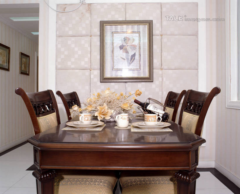 无人,家,横图,室内,白天,正面,绘画,别墅,餐桌,家具,装修,桌子,建筑,杯子,餐具,椅子,欧式,阴影,艺术,装饰,反射,木制,碟子,盘,影子,饭厅,房屋,木椅,墙,屋子,公寓,古典,豪华,文化,建设,现代,装潢,洋房,楼房,墙壁,墙面,住宅,白色,盘子,木制品,水杯,工艺品,碟,室内装潢,品味,餐台,样板房,明亮,美术,高雅,舒适,家居装潢,挂画,房屋设计,地中海风格,古典风格,简约风格,室内设计,宽敞,样板房装潢,美学,设计,茶杯,装饰画,彩图,房子,szzm1