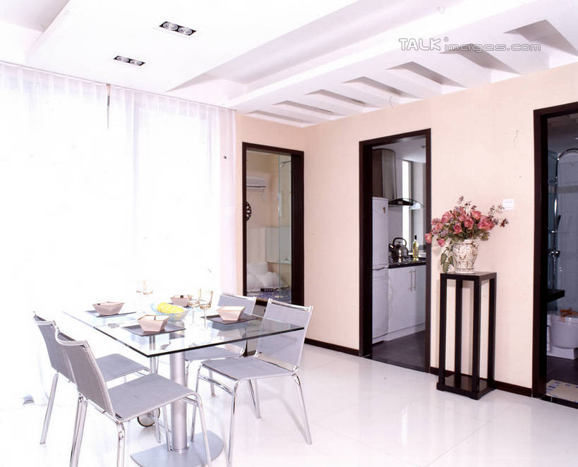 无人,家,横图,室内,白天,正面,植物,别墅,餐桌,窗户,窗帘,家具,落地窗,天花板,装修,桌子,建筑,餐具,玻璃,欧式,阴影,装饰,盛开,反射,碟子,盘,盆栽,影子,饭厅,房屋,墙,屋子,公寓,盆景,豪华,花蕾,建设,现代,装潢,洋房,楼房,玻璃窗,墙壁,墙面,住宅,玻璃制品,花,花瓣,花朵,鲜花,绿色,自然,帘子,盘子,碟,室内装潢,花苞,花蕊,遮阳,生长,成长,餐台,华丽,修饰,样板房,明亮,点缀,舒适,家居装潢,房屋设计,地中海风格,古典风格,简约风格,室内设计,宽敞,样板房装潢,衬托,美观,雅致,雅观,设计,彩图,房子,szzm1