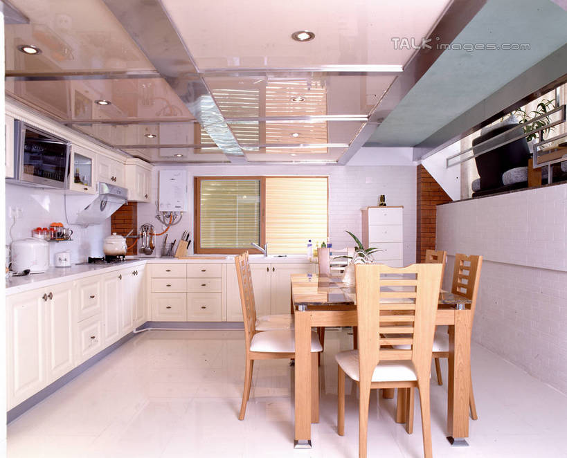 无人,家,横图,室内,白天,正面,烹饪,别墅,餐桌,厨房,柜子,家具,天花板,装修,桌子,建筑,厨具,椅子,欧式,阴影,装饰,盛开,反射,电器,影子,饭厅,房屋,木椅,墙,屋子,公寓,储物柜,豪华,花蕾,建设,现代,装潢,洋房,楼房,墙壁,墙面,住宅,花,花瓣,花朵,鲜花,室内装潢,花苞,花蕊,餐台,样板房,明亮,舒适,家电,家居装潢,家用电器,储存,电饭锅,房屋设计,地中海风格,古典风格,简约风格,电饭煲,炊具,室内设计,宽敞,烹饪用具,样板房装潢,电锅,储备,蕴藏,贮备,设计,烹调用具,烹调,彩图,房子,灶间,贮存,小家电,szzm1