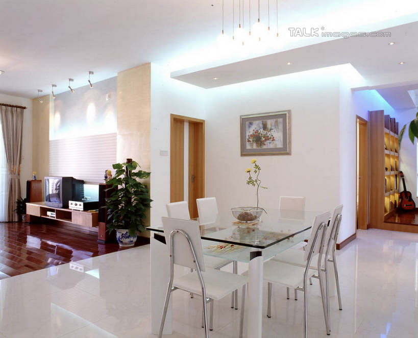 无人,家,客厅,横图,室内,白天,正面,绘画,植物,别墅,餐桌,地板,柜子,家具,天花板,装修,桌子,建筑,电视,椅子,玻璃,照明,欧式,阴影,艺术,装饰,盛开,光线,盆栽,影子,饭厅,房屋,墙,屋子,公寓,灯光,盆景,地面,古典,豪华,花蕾,文化,建设,现代,装潢,洋房,楼房,顶灯,木地板,墙壁,墙面,住宅,玻璃制品,灯,花,花瓣,花朵,鲜花,绿色,白色,自然,工艺品,灯具,电视柜,室内装潢,花苞,花蕊,品味,生长,成长,餐台,样板房,明亮,照亮,美术,起居室,高雅,舒适,家居装潢,照明设备,储存,彩电,挂画,房屋设计,地中海风格,古典风格,简约风格,室内设计,宽敞,样板房装潢,美学,彩色电视机,显像管屏,显像管屏幕,客堂,储备,蕴藏,贮备,设计,电视机,装饰画,彩图,房子,视听柜,贮存,szzm1