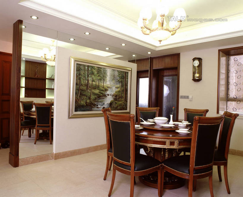 无人,家,横图,室内,白天,正面,时尚,绘画,别墅,餐桌,家具,天花板,装修,桌子,建筑,杯子,餐具,椅子,照明,欧式,阴影,艺术,装饰,光线,碟子,盘,影子,饭厅,房屋,木椅,墙,屋子,公寓,灯光,水晶,古典,豪华,文化,建设,现代,装潢,洋房,楼房,吊灯,水晶灯,墙壁,墙面,住宅,灯,盘子,水杯,工艺品,灯具,碟,室内装潢,品味,餐台,华丽,样板房,明亮,照亮,美术,高雅,舒适,家居装潢,照明设备,高贵,挂画,水晶吊灯,房屋设计,地中海风格,古典风格,简约风格,室内设计,宽敞,样板房装潢,美学,水晶制品,富丽,华美,设计,茶杯,装饰画,彩图,房子,水晶石,szzm1