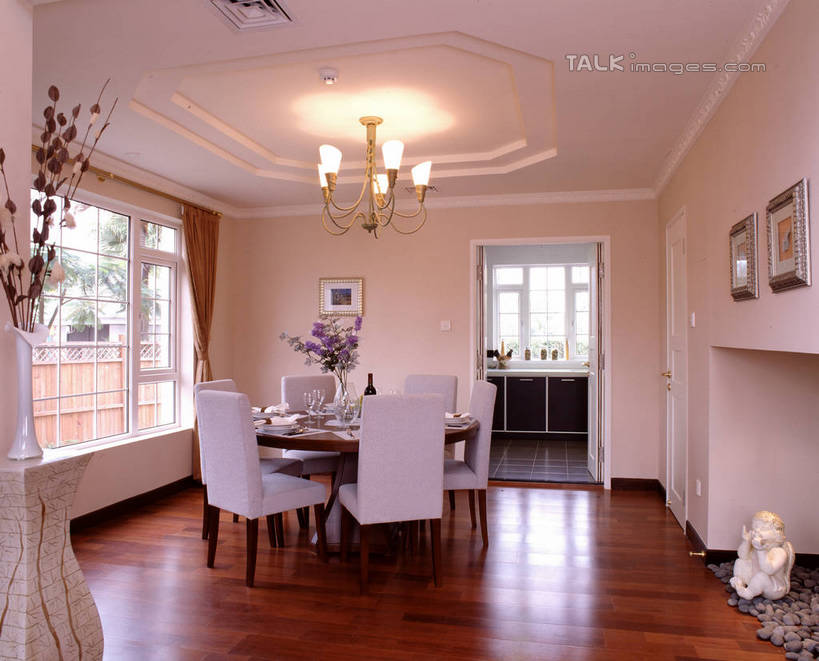 无人,家,横图,室内,白天,正面,绘画,植物,别墅,餐桌,窗户,家具,门,天花板,装修,桌子,建筑,椅子,照明,欧式,阴影,艺术,装饰,盛开,光线,盆栽,影子,饭厅,房屋,墙,屋子,公寓,灯光,盆景,古典,豪华,花蕾,文化,建设,现代,装潢,洋房,楼房,吊灯,玻璃窗,墙壁,墙面,住宅,灯,花,花瓣,花朵,鲜花,绿色,白色,自然,工艺品,灯具,门框,室内装潢,花苞,花蕊,品味,生长,成长,餐台,样板房,明亮,照亮,美术,高雅,舒适,家居装潢,照明设备,挂画,房屋设计,地中海风格,古典风格,简约风格,室内设计,宽敞,样板房装潢,美学,设计,装饰画,彩图,房子,szzm1