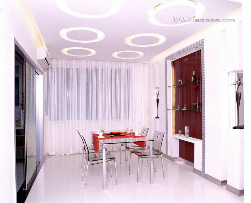 无人,家,横图,室内,白天,正面,别墅,餐桌,窗帘,家具,天花板,装修,桌子,建筑,花瓶,欧式,阴影,装饰,盛开,反射,布料,影子,房屋,墙,屋子,公寓,豪华,花蕾,布纹,建设,现代,装潢,洋房,楼房,墙壁,墙面,住宅,玻璃制品,桌布,花,花瓣,花朵,鲜花,帘子,玻璃瓶,餐巾,瓶子,室内装潢,台布,花苞,花蕊,遮阳,餐台,华丽,修饰,样板房,明亮,点缀,舒适,家居装潢,房屋设计,地中海风格,古典风格,简约风格,室内设计,宽敞,样板房装潢,衬托,美观,雅致,雅观,设计,餐桌布,彩图,房子,szzm1