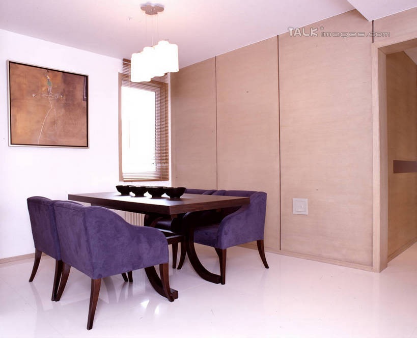 无人,家,横图,室内,白天,正面,绘画,别墅,餐桌,柜子,家具,天花板,装修,桌子,建筑,椅子,欧式,阴影,艺术,装饰,光线,影子,饭厅,房屋,墙,屋子,公寓,灯光,储物柜,古典,豪华,文化,建设,现代,装潢,洋房,楼房,墙壁,墙面,住宅,紫色,工艺品,室内装潢,品味,餐台,样板房,明亮,美术,高雅,舒适,家居装潢,储存,挂画,房屋设计,地中海风格,古典风格,简约风格,室内设计,宽敞,样板房装潢,美学,储备,蕴藏,贮备,设计,装饰画,彩图,房子,贮存,szzm1