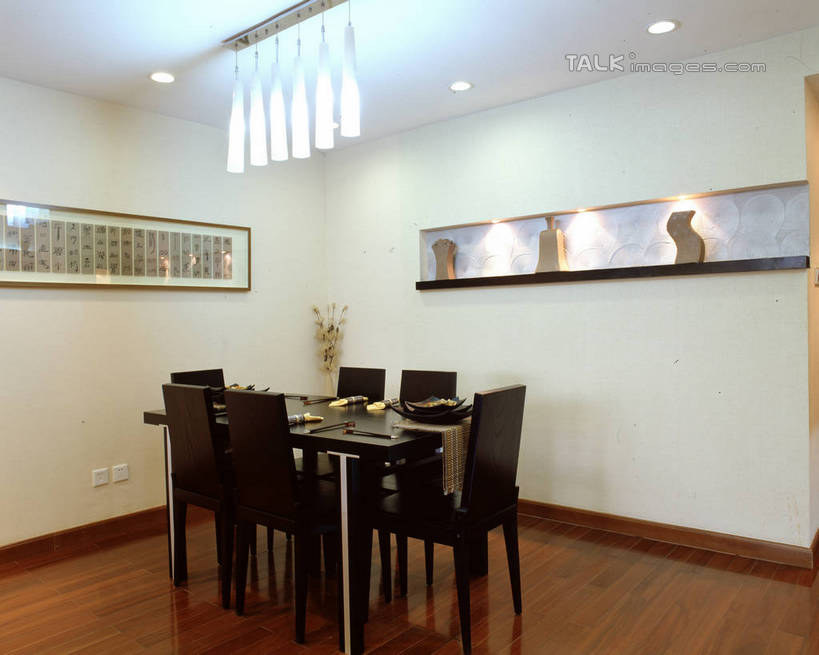 无人,家,横图,室内,白天,正面,绘画,植物,别墅,餐桌,家具,天花板,装修,桌子,建筑,椅子,照明,欧式,阴影,艺术,装饰,光线,盆栽,影子,饭厅,房屋,墙,屋子,公寓,灯光,盆景,古典,豪华,文化,建设,现代,装潢,洋房,楼房,吊灯,顶灯,墙壁,墙面,住宅,灯,绿色,自然,工艺品,灯具,室内装潢,品味,生长,成长,餐台,样板房,明亮,照亮,美术,高雅,舒适,家居装潢,照明设备,挂画,房屋设计,地中海风格,古典风格,简约风格,室内设计,宽敞,样板房装潢,美学,设计,装饰画,彩图,房子,szzm1