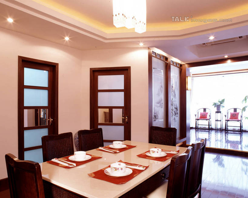 无人,家,横图,室内,白天,正面,别墅,餐桌,窗户,家具,落地窗,门,天花板,装修,桌子,建筑,餐具,照明,欧式,阴影,装饰,光线,碟子,工具,盘,影子,陶瓷,饭厅,房屋,墙,屋子,公寓,灯光,刀具,陶瓷制品,豪华,建设,现代,装潢,洋房,楼房,顶灯,玻璃窗,墙壁,墙面,住宅,灯,盘子,容器,灯具,碟,门框,室内装潢,碗,刀,餐台,储藏,样板房,明亮,照亮,舒适,家居装潢,照明设备,储存,餐刀,房屋设计,地中海风格,古典风格,简约风格,室内设计,宽敞,样板房装潢,设计,彩图,房子,贮存,szzm1