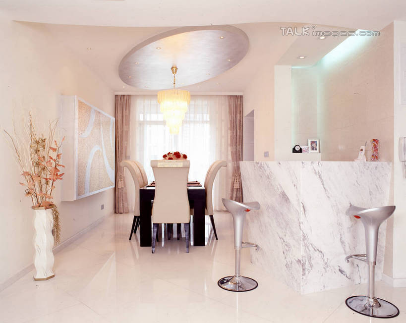 无人,家,横图,室内,白天,正面,植物,别墅,餐桌,家具,天花板,装修,桌子,建筑,椅子,照明,欧式,阴影,装饰,盛开,光线,布料,盆栽,影子,饭厅,房屋,墙,屋子,公寓,灯光,盆景,豪华,花蕾,布纹,建设,现代,装潢,洋房,楼房,顶灯,墙壁,墙面,住宅,灯,桌布,花,花瓣,花朵,鲜花,绿色,自然,餐巾,灯具,室内装潢,台布,花苞,花蕊,生长,成长,餐台,吧椅,样板房,明亮,照亮,舒适,家居装潢,照明设备,房屋设计,地中海风格,古典风格,简约风格,室内设计,宽敞,样板房装潢,吧台椅,酒吧椅,设计,餐桌布,彩图,房子,szzm1