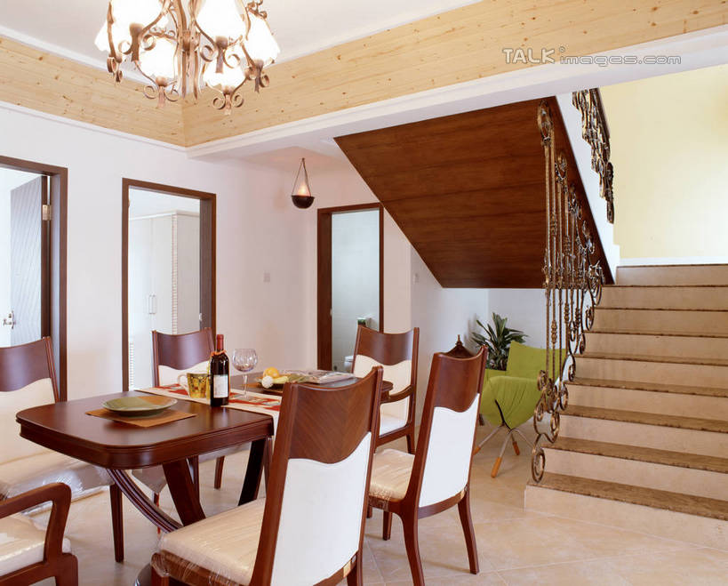 无人,家,栏杆,横图,室内,白天,正面,时尚,植物,别墅,餐桌,家具,楼梯,天花板,装修,桌子,建筑,杯子,椅子,照明,欧式,装饰,木制,扶手,盆栽,饭厅,房屋,阶梯,墙,屋子,公寓,灯光,盆景,水晶,豪华,建设,现代,装潢,洋房,护栏,楼房,吊灯,水晶灯,墙壁,墙面,台阶,住宅,玻璃制品,灯,酒瓶,绿色,自然,玻璃瓶,木制品,瓶子,水杯,灯具,室内装潢,生长,成长,餐台,华丽,样板房,明亮,照亮,舒适,家居装潢,照明设备,高贵,水晶吊灯,房屋设计,地中海风格,古典风格,简约风格,室内设计,宽敞,样板房装潢,水晶制品,富丽,华美,设计,玻璃杯,彩图,房子,水晶石,szzm1