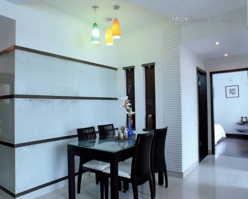 无人,家,横图,室内,白天,正面,绘画,别墅,床,地板,家具,天花板,卧室,装修,建筑,花瓶,照明,欧式,阴影,艺术,装饰,盛开,光线,影子,饭厅,房屋,墙,屋子,公寓,走道,走廊,过道,灯光,床单,地面,古典,豪华,花蕾,文化,被子,建设,现代,装潢,洋房,楼房,顶灯,木地板,墙壁,墙面,住宅,玻璃制品,灯,花,花瓣,花朵,鲜花,白色,玻璃瓶,瓶子,工艺品,灯具,室内装潢,花苞,花蕊,品味,单人床,样板房,明亮,照亮,美术,高雅,舒适,被单,家居装潢,照明设备,挂画,房屋设计,地中海风格,古典风格,简约风格,室内设计,宽敞,样板房装潢,美学,设计,装饰画,彩图,房子,睡房,卧房,szzm1