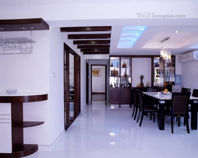 无人,家,横图,室内,白天,正面,绘画,别墅,餐桌,厨房,家具,天花板,装修,桌子,建筑,椅子,欧式,阴影,艺术,装饰,光线,瓷砖,地砖,影子,饭厅,房屋,木椅,墙,屋子,公寓,走道,走廊,过道,灯光,地面,古典,豪华,文化,建设,现代,装潢,洋房,楼房,墙壁,墙面,住宅,工艺品,室内装潢,品味,餐台,样板房,明亮,美术,高雅,舒适,家居装潢,挂画,房屋设计,地中海风格,古典风格,简约风格,室内设计,宽敞,样板房装潢,美学,设计,装饰画,彩图,房子,灶间,szzm1