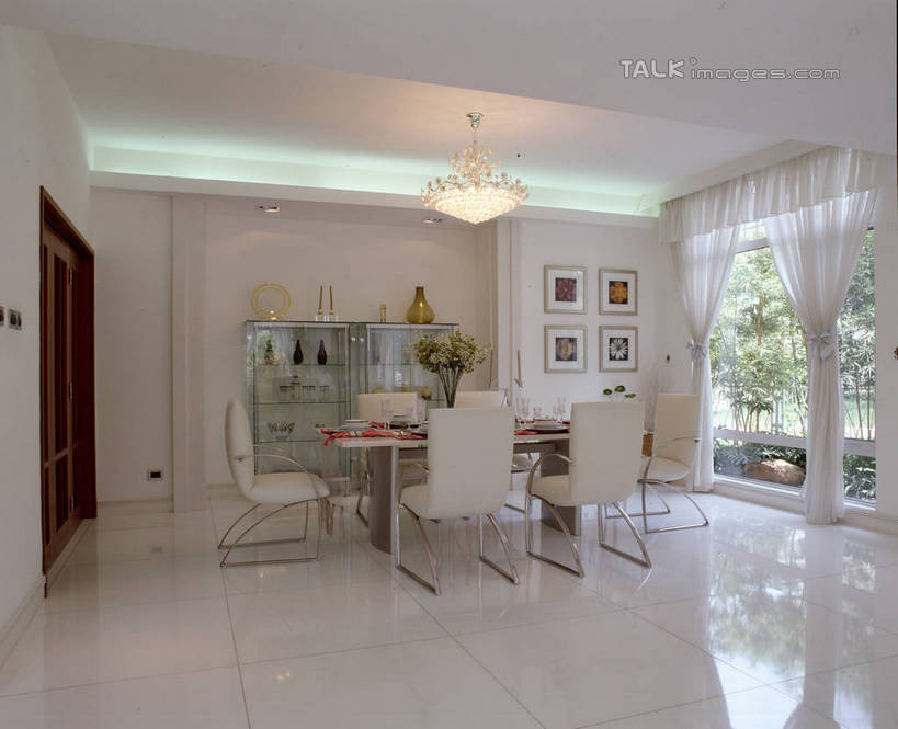 无人,家,横图,室内,白天,正面,时尚,绘画,别墅,餐桌,窗户,窗帘,家具,落地窗,天花板,装修,桌子,建筑,椅子,照明,欧式,阴影,艺术,装饰,光线,瓷砖,地砖,影子,饭厅,房屋,墙,屋子,公寓,灯光,水晶,地面,古典,豪华,文化,建设,现代,装潢,洋房,楼房,吊灯,水晶灯,玻璃窗,墙壁,墙面,住宅,灯,白色,帘子,工艺品,灯具,室内装潢,品味,遮阳,餐台,华丽,修饰,样板房,明亮,照亮,美术,点缀,高雅,舒适,家居装潢,照明设备,高贵,挂画,水晶吊灯,房屋设计,地中海风格,古典风格,简约风格,室内设计,宽敞,样板房装潢,美学,衬托,美观,雅致,雅观,水晶制品,富丽,华美,设计,装饰画,彩图,房子,水晶石,szzm1