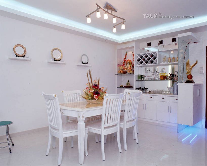 无人,家,横图,室内,白天,正面,时尚,绘画,植物,别墅,厨房,家具,天花板,装修,建筑,杯子,餐具,水果,照明,欧式,阴影,新鲜,艺术,装饰,盛开,光线,碟子,盘,盆栽,影子,饭厅,房屋,墙,屋子,公寓,灯光,生食,食品,果实,盆景,水晶,古典,豪华,花蕾,文化,建设,现代,装潢,洋房,楼房,吊灯,水晶灯,墙壁,墙面,住宅,玻璃制品,灯,花,花瓣,花朵,鲜花,食物,绿色,白色,自然,盘子,水杯,工艺品,灯具,碟,室内装潢,花苞,花蕊,品味,有机食品,绿色食品,生长,成长,华丽,样板房,明亮,照亮,美术,高雅,舒适,家居装潢,照明设备,高贵,挂画,水晶吊灯,房屋设计,地中海风格,古典风格,简约风格,室内设计,宽敞,样板房装潢,美学,水晶制品,富丽,华美,设计,玻璃杯,装饰画,彩图,房子,灶间,水晶石,szzm1