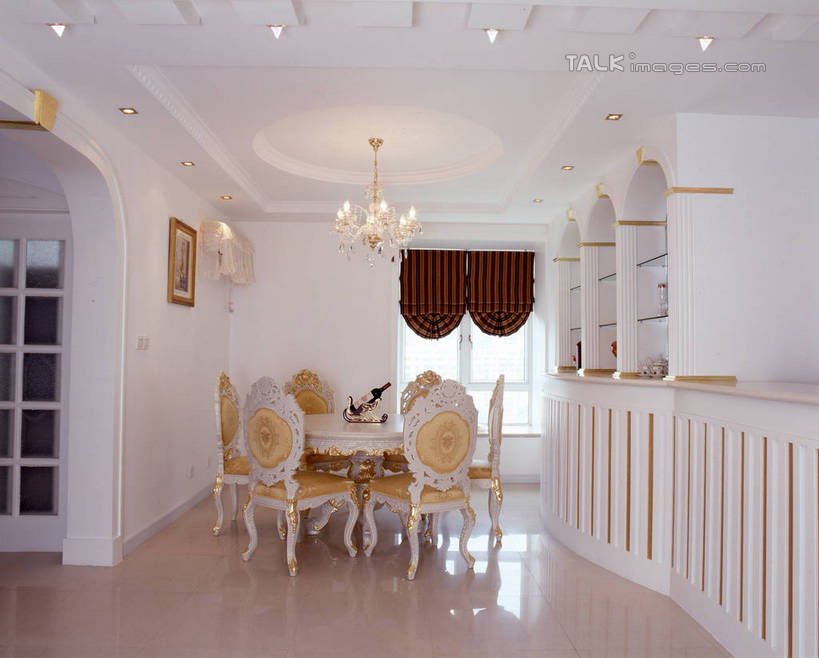 无人,家,横图,室内,白天,正面,绘画,别墅,餐桌,窗户,窗帘,家具,天花板,装修,桌子,建筑,椅子,照明,欧式,阴影,艺术,装饰,光线,影子,饭厅,房屋,墙,屋子,公寓,走道,走廊,过道,灯光,古典,豪华,文化,建设,现代,装潢,洋房,楼房,顶灯,玻璃窗,墙壁,墙面,住宅,灯,白色,帘子,工艺品,灯具,室内装潢,品味,遮阳,餐台,华丽,修饰,样板房,明亮,照亮,美术,点缀,高雅,舒适,家居装潢,照明设备,挂画,房屋设计,地中海风格,古典风格,简约风格,室内设计,宽敞,样板房装潢,美学,衬托,美观,雅致,雅观,设计,装饰画,彩图,房子,szzm1