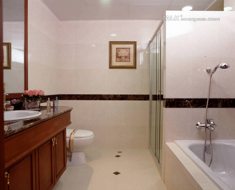 无人,家,横图,室内,白天,正面,化妆,美容,绘画,别墅,地板,家具,镜子,天花板,卫生间,洗手间,浴室,装修,建筑,照明,欧式,阴影,艺术,装饰,反射,光线,瓷砖,地砖,水龙头,影子,房屋,墙,屋子,公寓,灯光,地面,古典,豪华,文化,建设,现代,装潢,洋房,楼房,顶灯,开关,木地板,墙壁,墙面,住宅,灯,白色,化妆镜,工艺品,灯具,室内装潢,浴缸,打开,品味,样板房,明亮,照亮,美术,阀门,镜像,高雅,舒适,家居装潢,开启,镜面,照明设备,挂画,房屋设计,地中海风格,古典风格,简约风格,卫浴设备,室内设计,宽敞,样板房装潢,美学,光学,水咀,水管装置,设计,厕所,淋浴房,装饰画,彩图,冲凉房,房子,沐浴间,沐浴室,szzm1