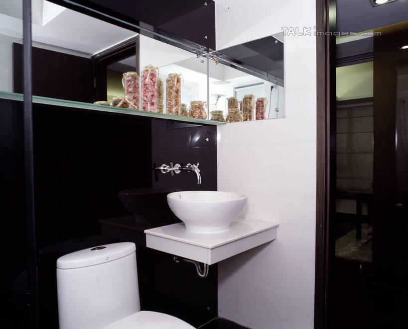 无人,家,横图,室内,白天,正面,别墅,家具,镜子,生活用品,卫生间,洗手间,浴室,装修,建筑,欧式,阴影,装饰,光线,水槽,水龙头,影子,房屋,马桶,墙,屋子,公寓,灯光,豪华,建设,现代,水斗,装潢,洋房,楼房,开关,墙壁,墙面,住宅,白色,室内装潢,打开,座便器,样板房,明亮,阀门,镜像,舒适,家居装潢,开启,镜面,房屋设计,卫浴,地中海风格,古典风格,简约风格,室内设计,宽敞,样板房装潢,子孙桶,水咀,设计,厕所,淋浴房,彩图,冲凉房,房子,沐浴间,沐浴室,szzm1