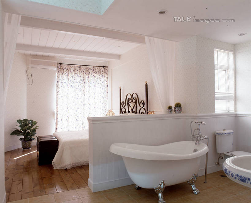 无人,家,横图,室内,白天,正面,植物,别墅,窗户,窗帘,家具,镜子,落地窗,卫生间,洗手间,浴室,装修,建筑,欧式,阴影,装饰,反射,纺织物,盆栽,水槽,影子,房屋,墙,屋子,公寓,盆景,豪华,建设,现代,水斗,装潢,洋房,楼房,玻璃窗,墙壁,墙面,住宅,绿色,白色,自然,帘子,毛巾,室内装潢,浴缸,清洁,遮阳,生长,成长,保暖,华丽,修饰,样板房,明亮,点缀,镜像,舒适,家居装潢,镜面,房屋设计,地中海风格,古典风格,简约风格,卫浴设备,室内设计,宽敞,透气,防水,样板房装潢,衬托,美观,雅致,雅观,储水,耐磨,吸水,水管装置,设计,厕所,淋浴房,彩图,冲凉房,房子,沐浴间,沐浴室,szzm1