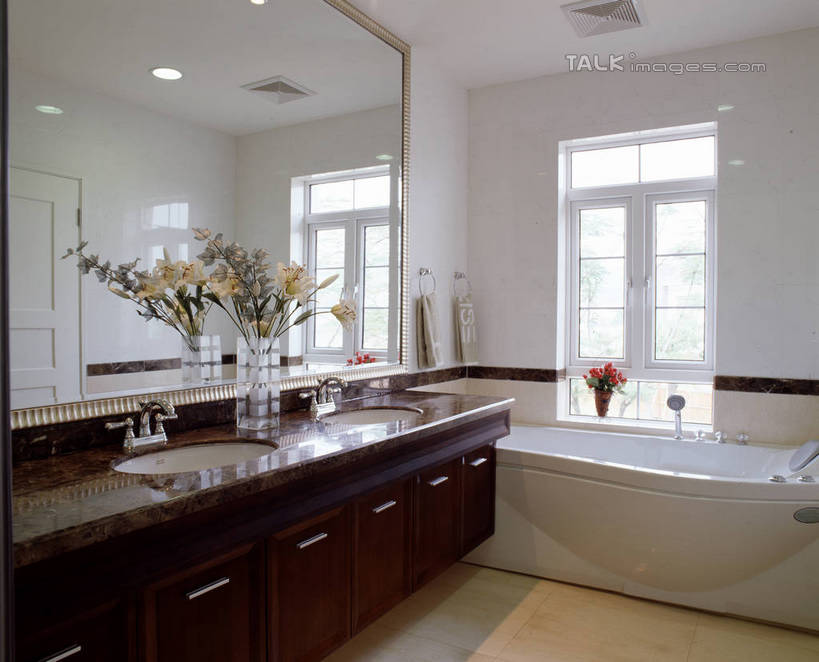 无人,家,横图,室内,白天,正面,别墅,窗户,家具,天花板,卫生间,洗手间,浴室,装修,建筑,花瓶,照明,欧式,阴影,装饰,盛开,光线,影子,房屋,墙,屋子,公寓,灯光,豪华,花蕾,建设,现代,装潢,洋房,楼房,顶灯,玻璃窗,墙壁,墙面,住宅,玻璃制品,灯,花,花瓣,花朵,鲜花,白色,玻璃瓶,瓶子,灯具,室内装潢,浴缸,花苞,花蕊,样板房,明亮,照亮,舒适,家居装潢,照明设备,房屋设计,地中海风格,古典风格,简约风格,卫浴设备,室内设计,宽敞,样板房装潢,水管装置,设计,厕所,淋浴房,彩图,冲凉房,房子,沐浴间,沐浴室,szzm1