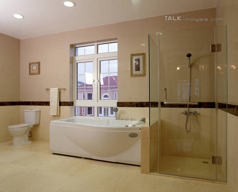 无人,家,横图,室内,白天,正面,绘画,别墅,窗户,家具,生活用品,天花板,卫生间,洗手间,浴室,装修,建筑,照明,欧式,阴影,艺术,装饰,光线,纺织物,影子,房屋,马桶,墙,屋子,公寓,灯光,古典,豪华,文化,建设,现代,装潢,洋房,楼房,顶灯,玻璃窗,墙壁,墙面,住宅,灯,花洒,莲蓬头,工艺品,灯具,毛巾,室内装潢,浴缸,品味,清洁,座便器,保暖,样板房,明亮,照亮,美术,高雅,舒适,家居装潢,照明设备,挂画,房屋设计,卫浴,地中海风格,古典风格,简约风格,卫浴设备,室内设计,宽敞,透气,防水,喷雾头,样板房装潢,美学,子孙桶,储水,耐磨,吸水,水管装置,设计,厕所,淋浴房,装饰画,彩图,冲凉房,房子,沐浴间,沐浴室,szzm1