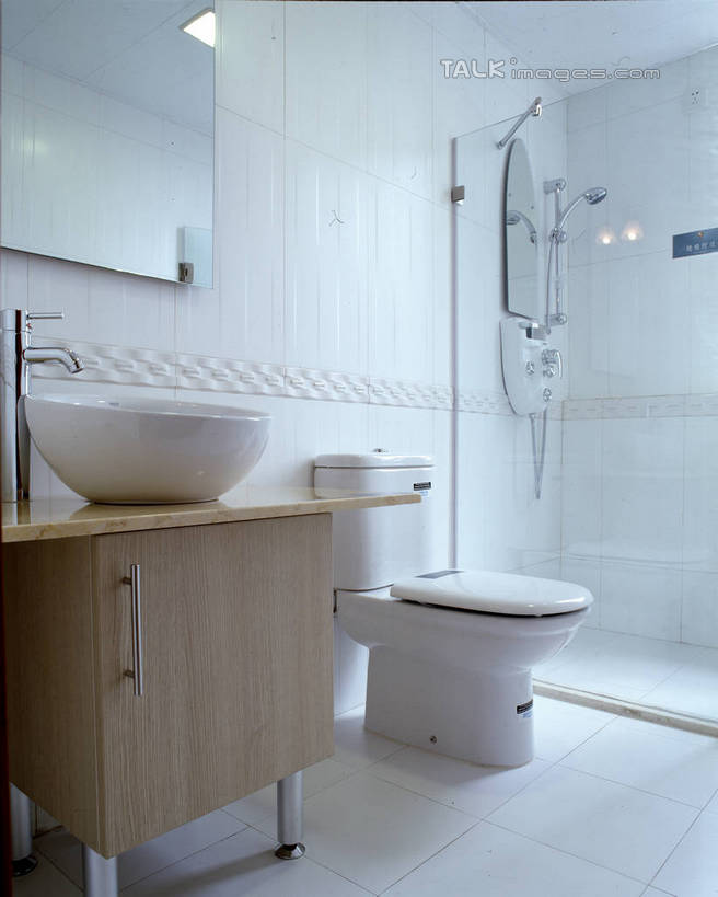 无人,家,竖图,室内,白天,正面,化妆,美容,别墅,柜子,家具,镜子,生活用品,天花板,卫生间,洗手间,浴室,装修,建筑,照明,欧式,阴影,装饰,反射,光线,水槽,水龙头,影子,房屋,马桶,墙,屋子,公寓,灯光,储物柜,豪华,建设,现代,水斗,装潢,洋房,楼房,顶灯,开关,墙壁,墙面,住宅,灯,花洒,莲蓬头,白色,化妆镜,灯具,室内装潢,打开,座便器,样板房,明亮,照亮,阀门,镜像,舒适,家居装潢,开启,镜面,照明设备,储存,房屋设计,卫浴,地中海风格,古典风格,简约风格,室内设计,宽敞,喷雾头,样板房装潢,光学,子孙桶,水咀,储备,蕴藏,贮备,设计,厕所,淋浴房,彩图,冲凉房,房子,沐浴间,沐浴室,贮存,szzm1