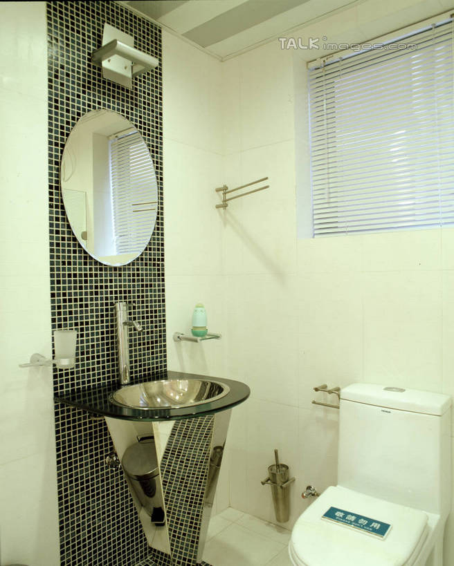 无人,家,竖图,室内,白天,正面,化妆,美容,别墅,家具,镜子,生活用品,卫生间,洗手间,浴室,装修,建筑,欧式,阴影,装饰,反射,水槽,水龙头,影子,房屋,马桶,墙,屋子,公寓,豪华,建设,现代,水斗,装潢,洋房,楼房,开关,墙壁,墙面,住宅,白色,化妆镜,室内装潢,打开,座便器,样板房,明亮,阀门,镜像,舒适,家居装潢,开启,镜面,房屋设计,卫浴,地中海风格,古典风格,简约风格,室内设计,宽敞,样板房装潢,光学,子孙桶,水咀,设计,厕所,淋浴房,彩图,冲凉房,房子,沐浴间,沐浴室,szzm1